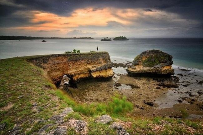 one of the world's pink beaches revealed: tangsi beach in lombok | hike the cliff for better views
