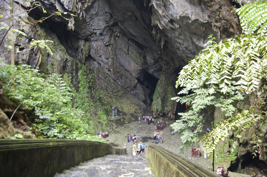 perfume pagoda: visit vietnam’s most famous buddhist worship site | see dong huong tich at the top