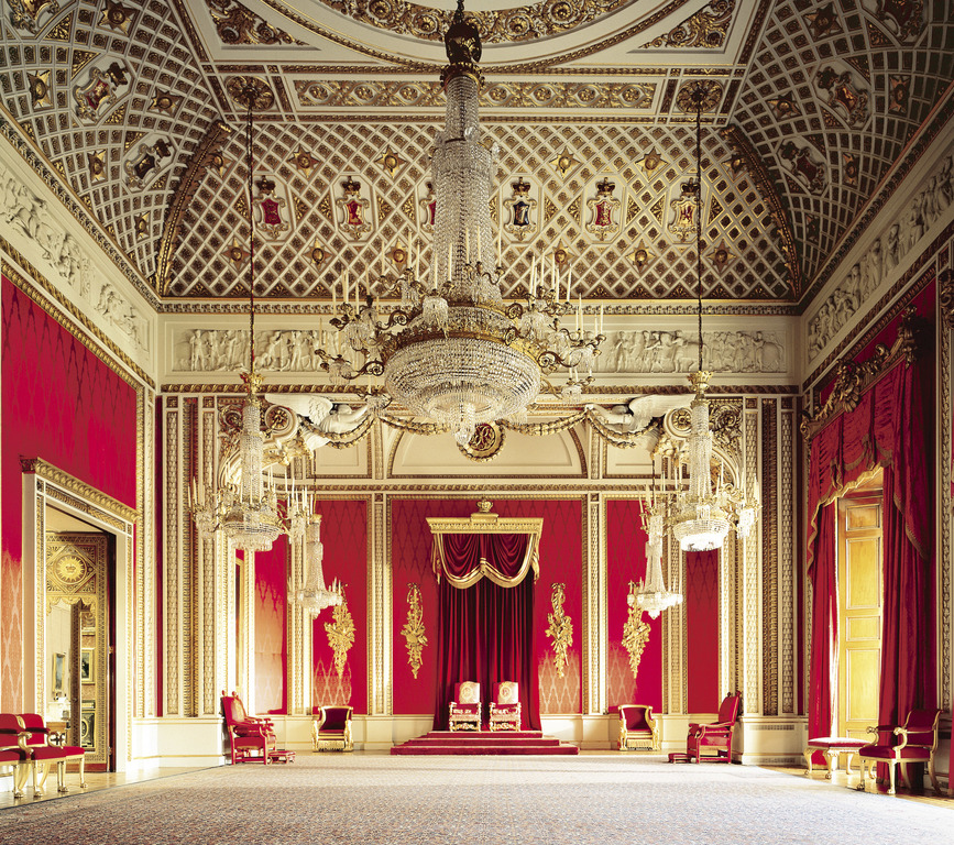 enjoy the winter at the beautiful buckingham palace, london | so much to see at buckingham palace