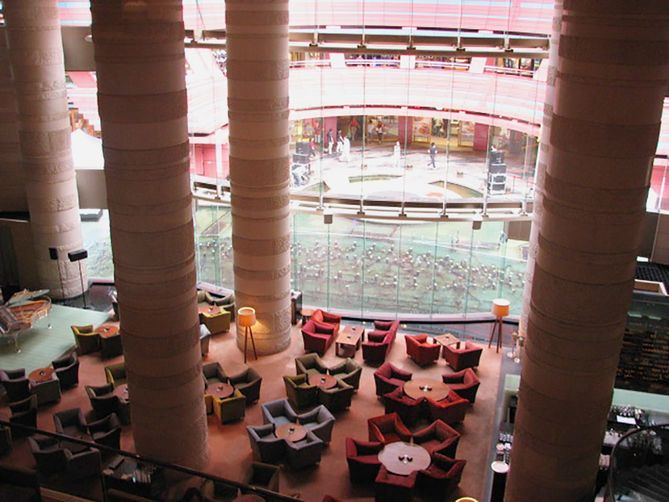 enjoy the best parts of fukuoka at the grand hyatt fukuoka! | the center of the locals’ energy at the city between fukuoka and hakata