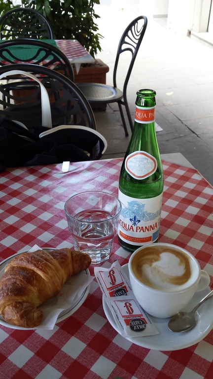 visit fiesole hilltop town on a day trip from florence, italy | eating in fiesole