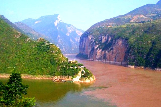 enjoy the beauty of china’s three gorges and the yangtze river | incredibly scenic views of the three gorges and river
