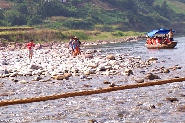 enjoy the beauty of china’s three gorges and the yangtze river | traverse the shennong stream