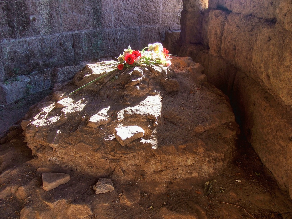 the roman forum: a walk down the via sacra in rome, italy | place a flower on julius caesar's grave