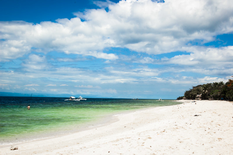 three activities in panagsama in the philippines worth visiting for | enjoy a day at white beach
