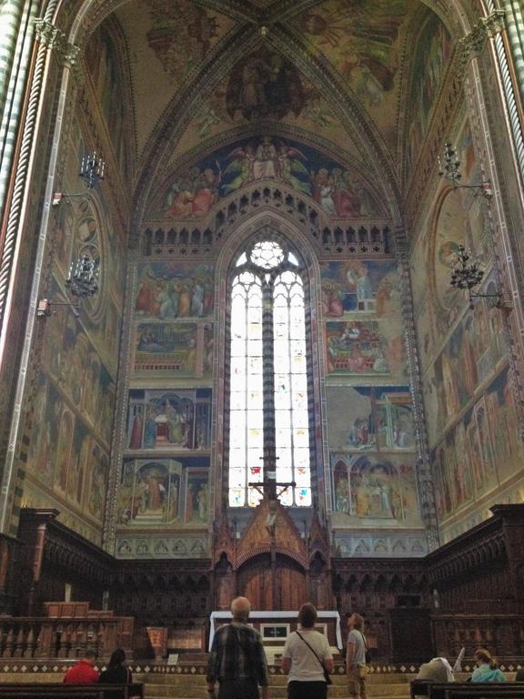discover the orvieto cathedral, an architectural masterpiece nestled in the heart of italy | enter this wide and spacious cathedral full of remarkable paintings and sculptures