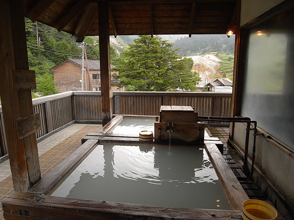 onsens in manza | the outdoor bath of choju no yu