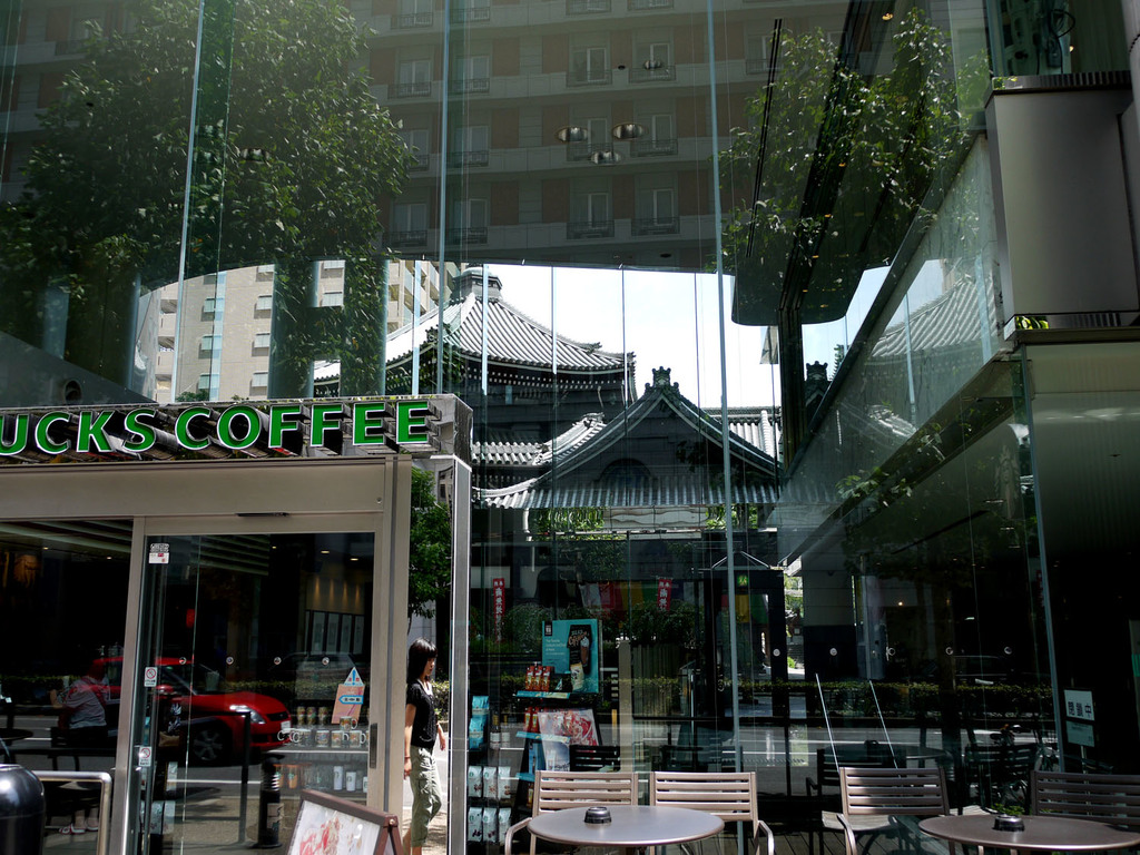 visible from inside a starbucks, visit the “belly-button” of kyoto at chohoji temple! | see right through the whole store