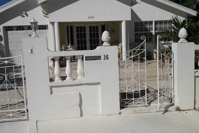 airbnb merricks | budget villa close to bottom bay