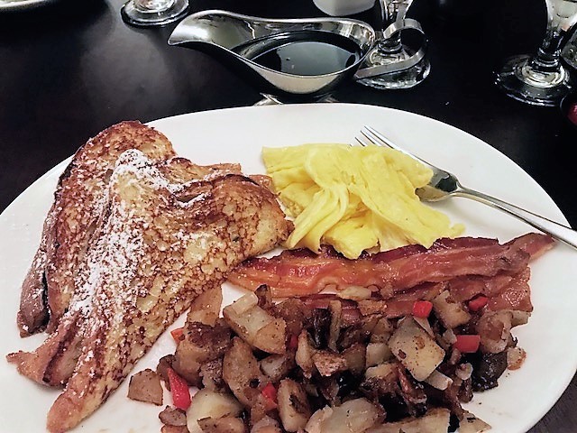 Complimentary hot breakfast