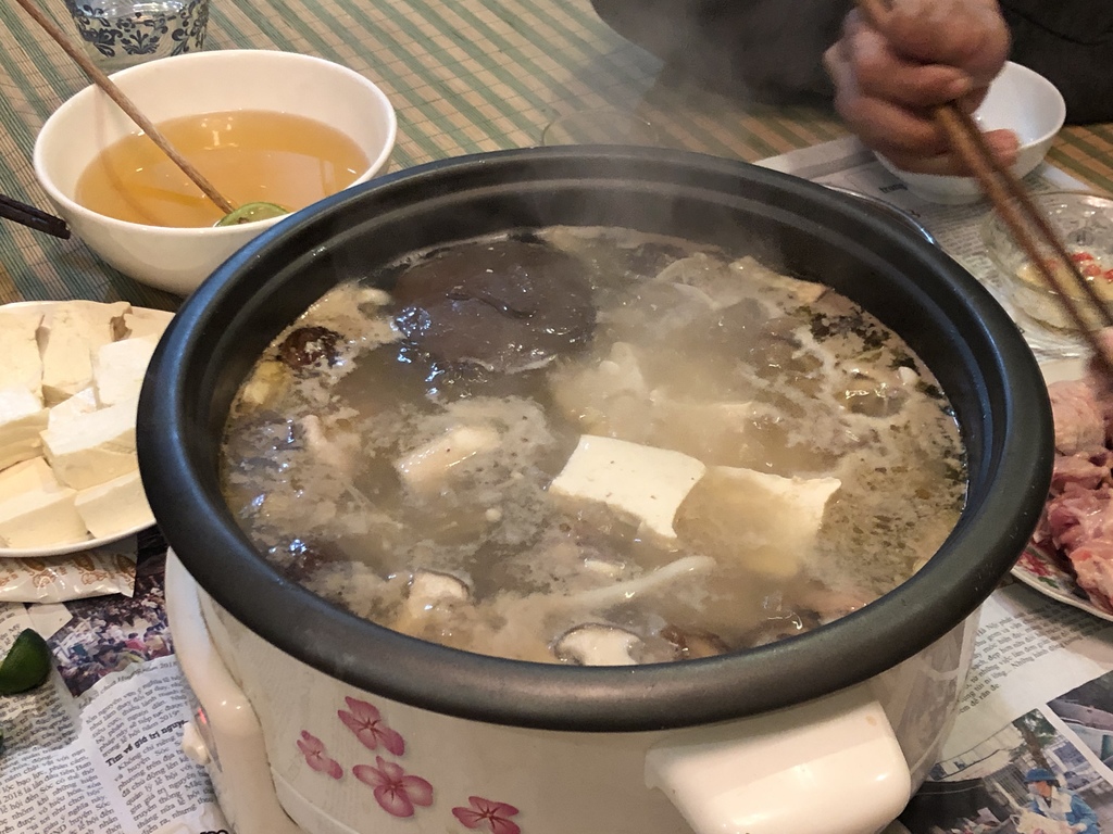 Newone - lẩu gà, sườn và rượu đinh lăng