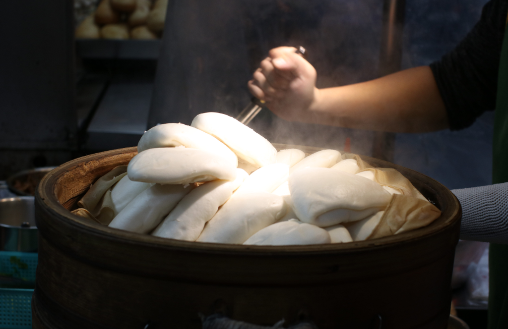 20 taiwanese dishes you need to try now | gua bao (割包 guàbāo)