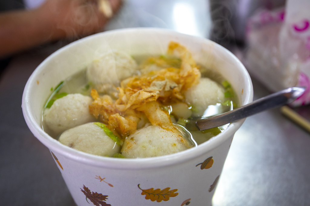 fish ball soup (魚丸湯 yúwán tāng)