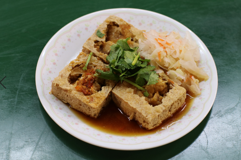 stinky tofu (臭豆腐 chòudòufu)
