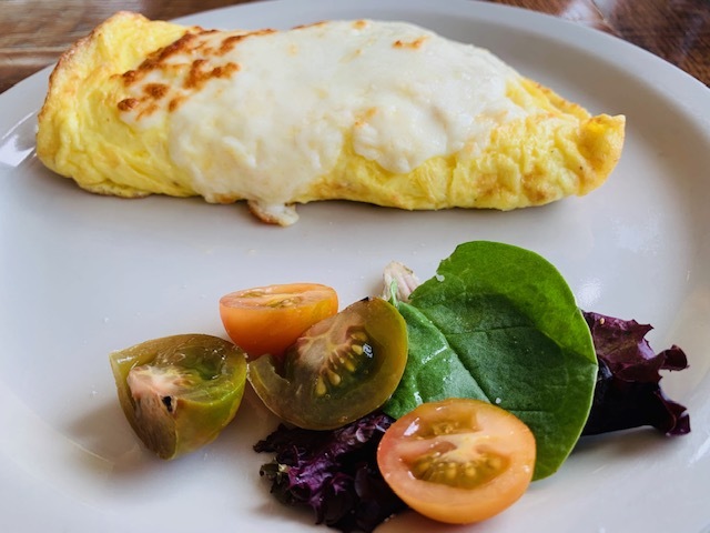 Omelet at The Looking Glass