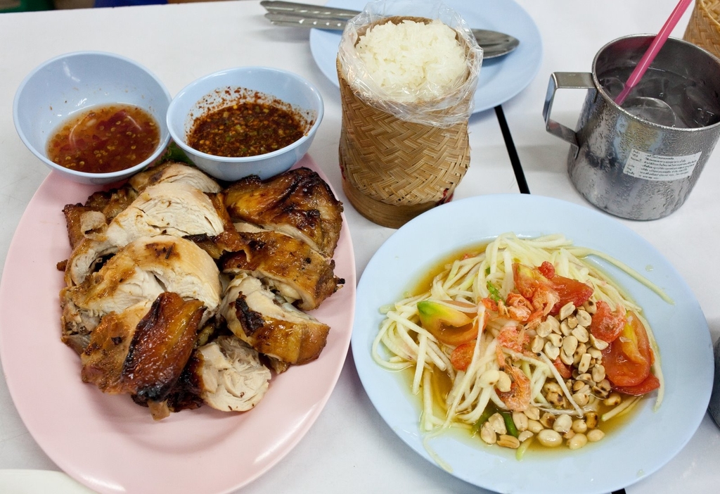 Somtam kaiyang khaoniaow