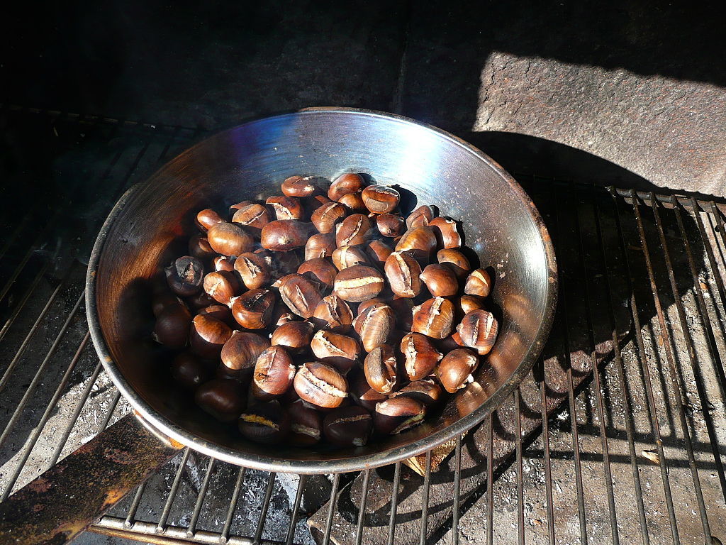 Caldarroste, geröstete Kastanien, roasted Chestnuts