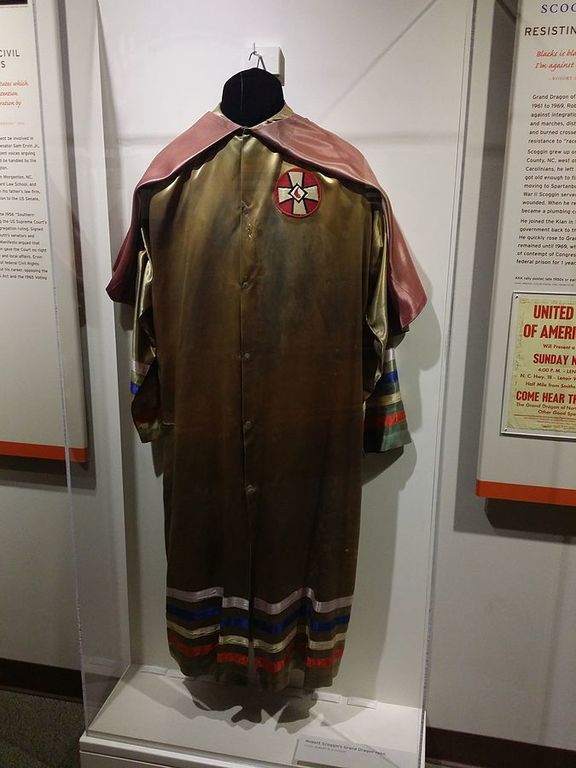 Kutte des Ku-Klux-Klan im Levine Museum of the New South, North Carolina
