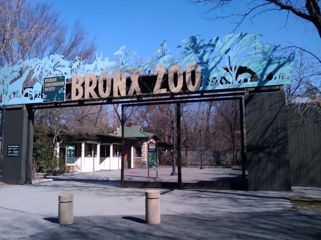 Bronx Zoo: Sign