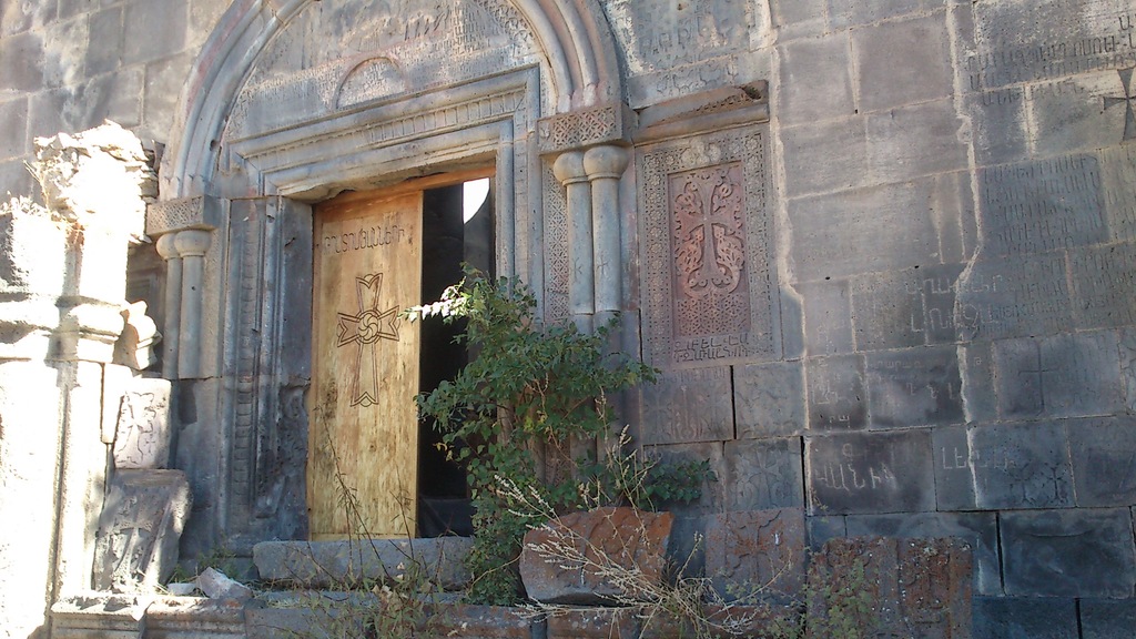 Khatchkars in Aghjots Vank (5)