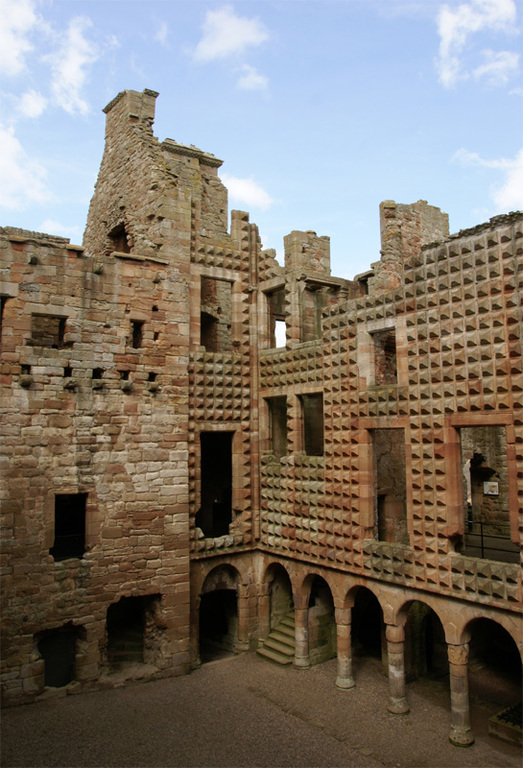 Crichton Castle 20080420 - north west corner of courtyard