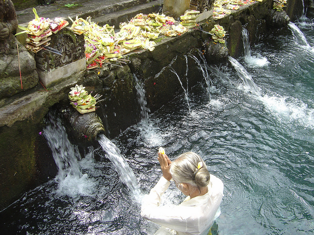 offrande au Pura Tirta Empul