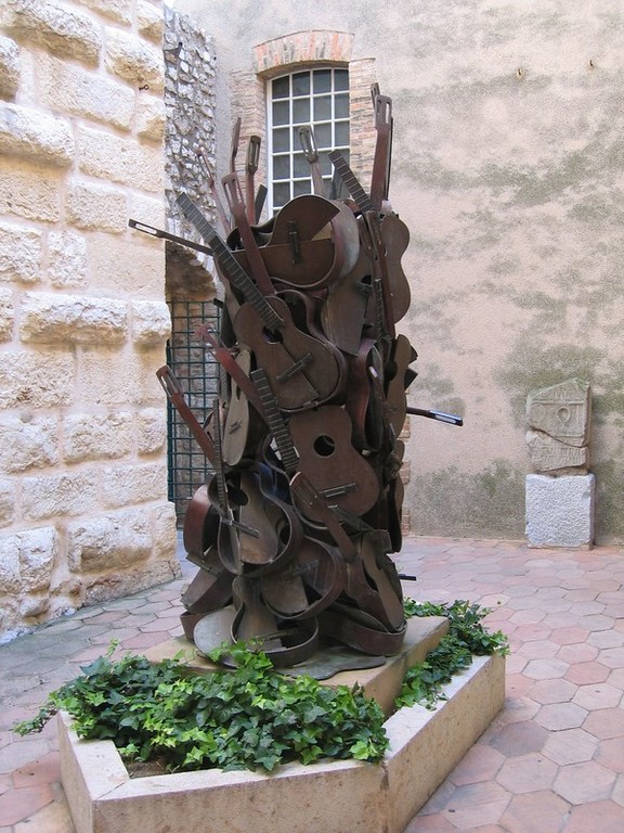 Musee Picasso guitar sculpture