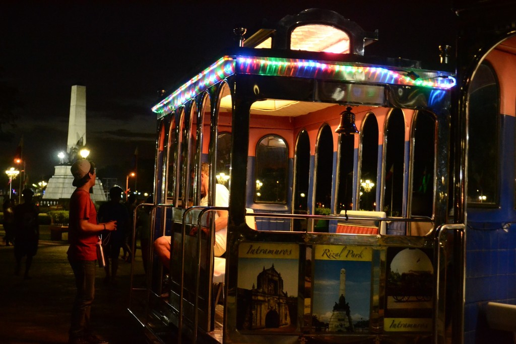 Rizal Park, Manila at night