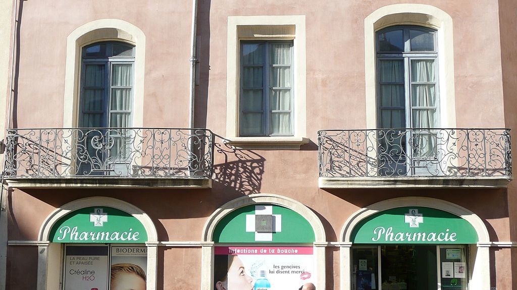 Nîmes,Ecusson,rue des Lombards,place aux Herbes,angle1