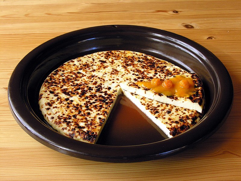 Leipäjuusto cheese with cloudberry jam