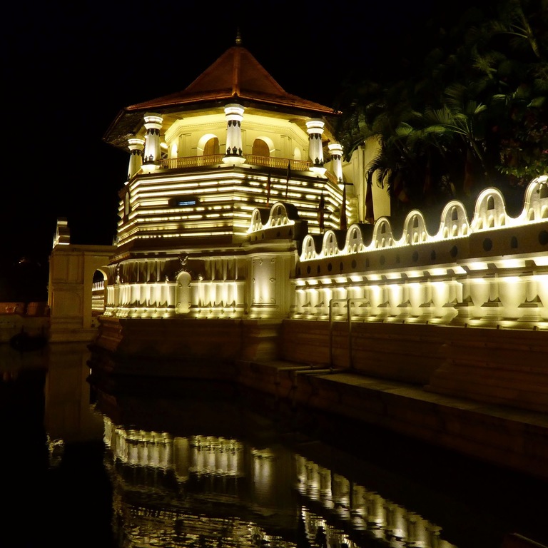 Temple of the Tooth, Royal Palace Complex, Kandy, Sri Lanka - panoramio