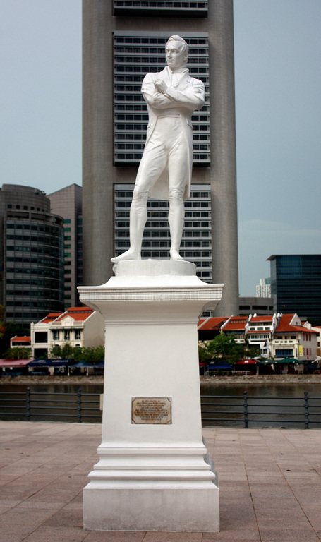 Sir stamford raffles statue singapore