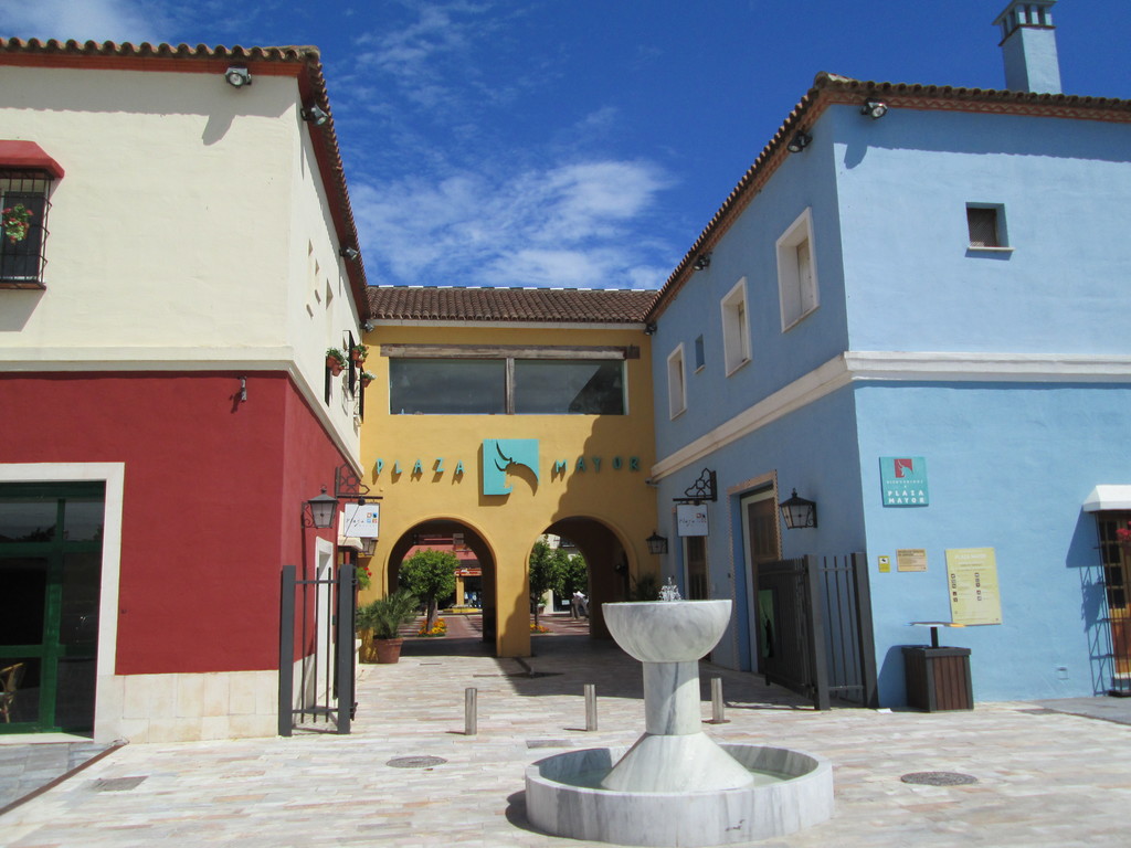 Centro comercial Plaza Mayor, Málaga
