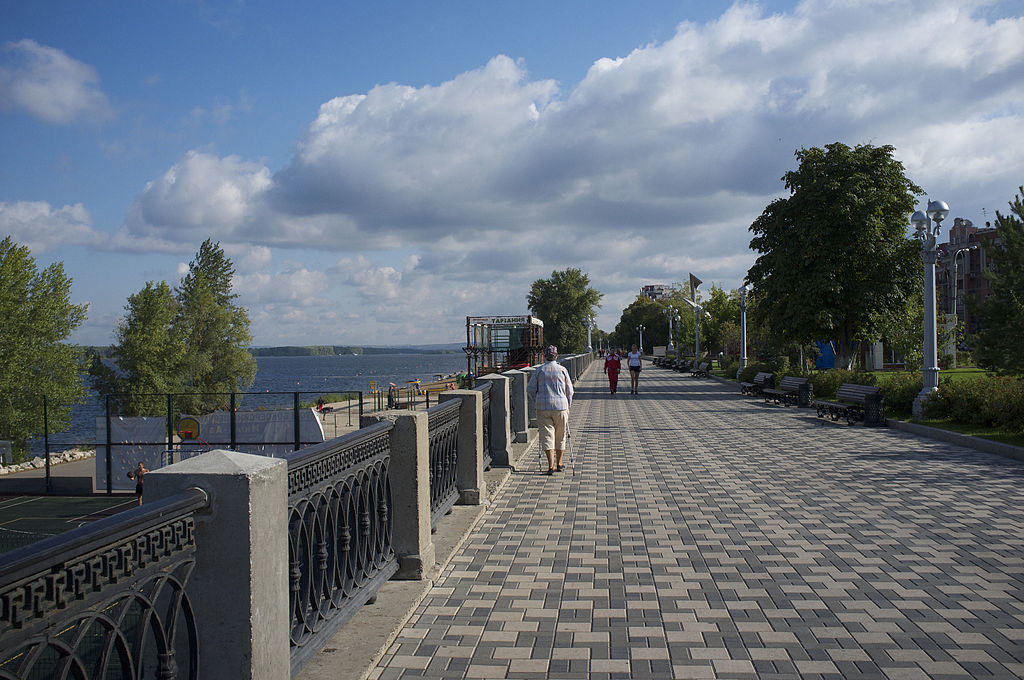 Samara-river-bank-promenade-august-2015-russia