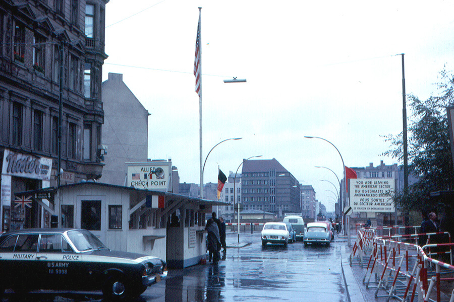 Berlin - Checkpoint Charlie