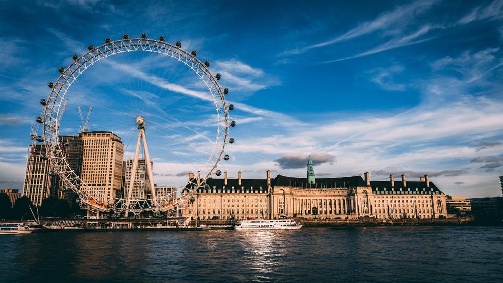 48 hours in london | day 2: afternoon - ride the london eye, experience the millennium bridge and tower bridge, have some coffee in the area