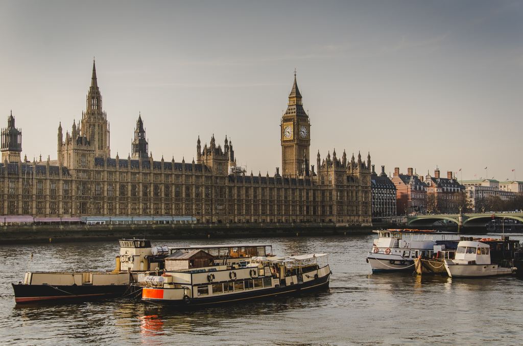 48 hours in london | day 2: evening - enjoy a sunset cruise on river thames, then have dinner in a riverside restaurant