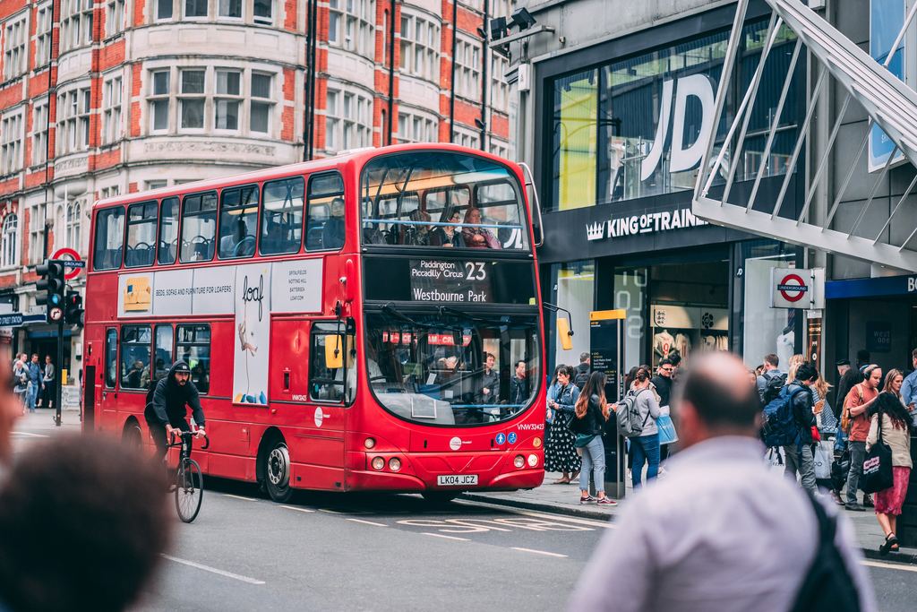 48 hours in london | day 3: evening - stroll through oxford street for shopping before departure