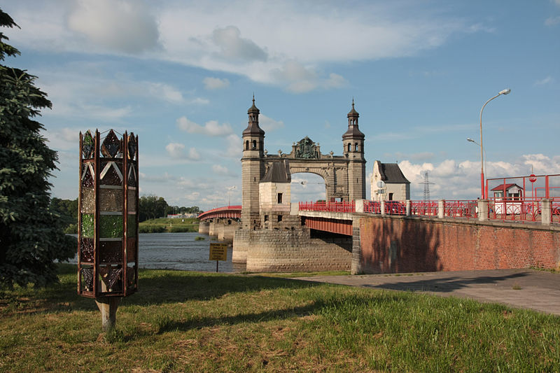 The Queen Louise bridge.