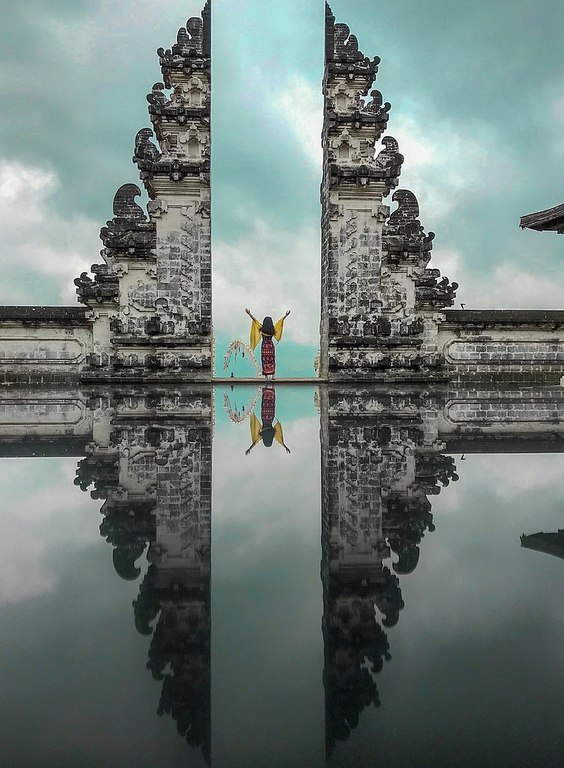Pura Penataran Lempuyang - photo with a bottom mirror