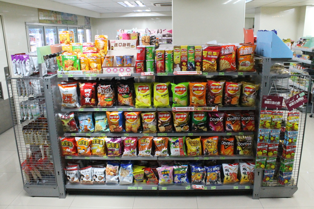 7-11 selling all kinds of snacks in Taiwan