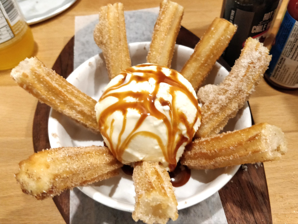 Ice cream and freshly made churros at Maizal