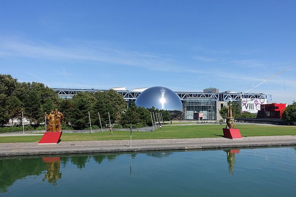 Rio Samba School statue @ Parc de La Villette @ Paris (28881779791)