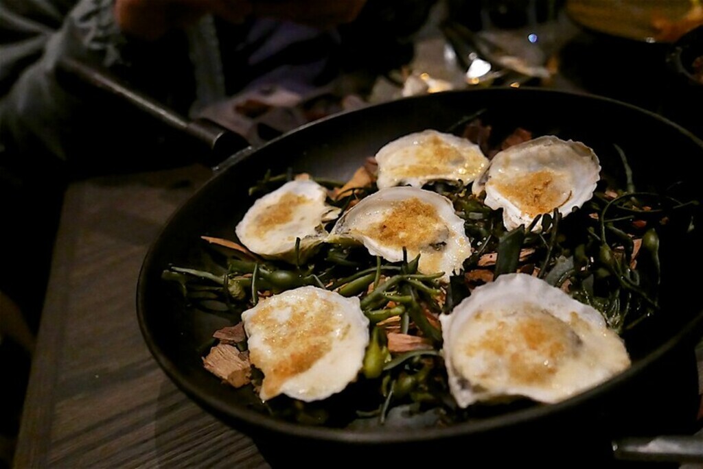 Oysters, seaweed smoked, preserved galangal, horseradish