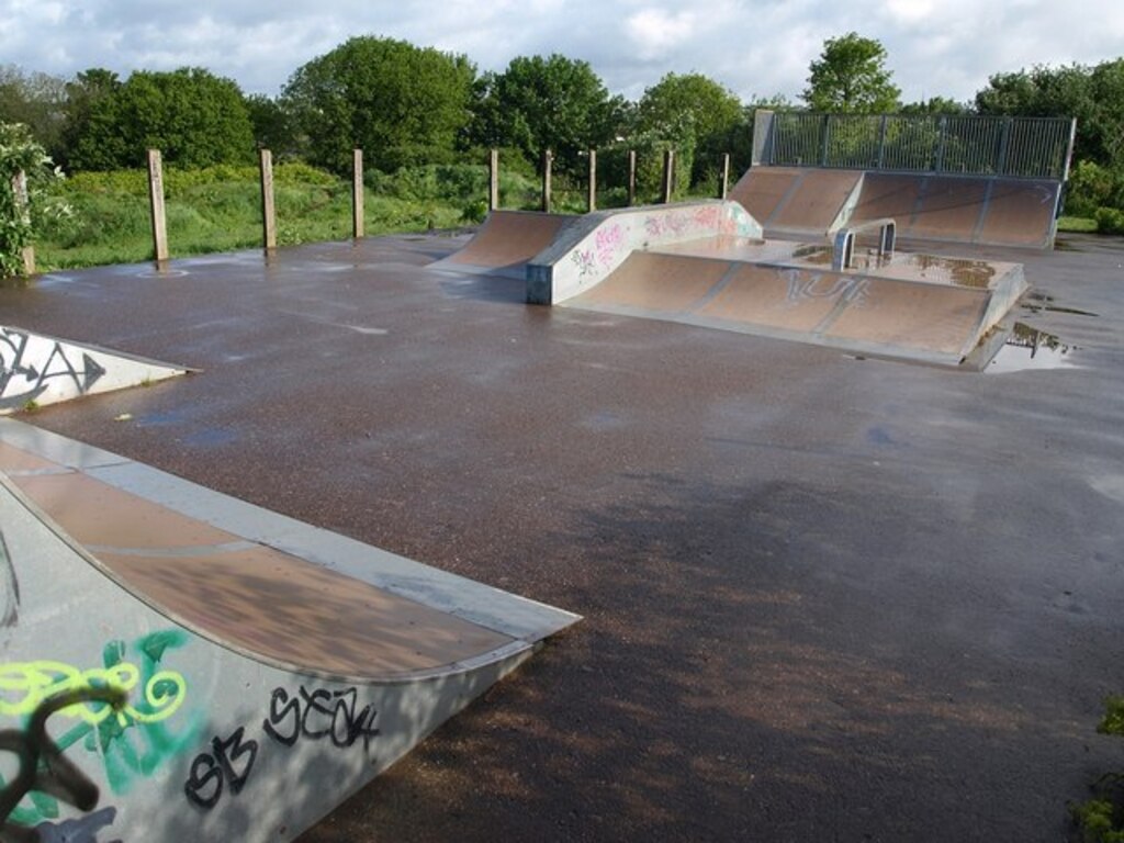 Skate park, Windmill Hill - geograph.org.uk - 1313301