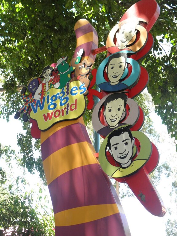 Wiggles World side entrance sign (Dreamworld)