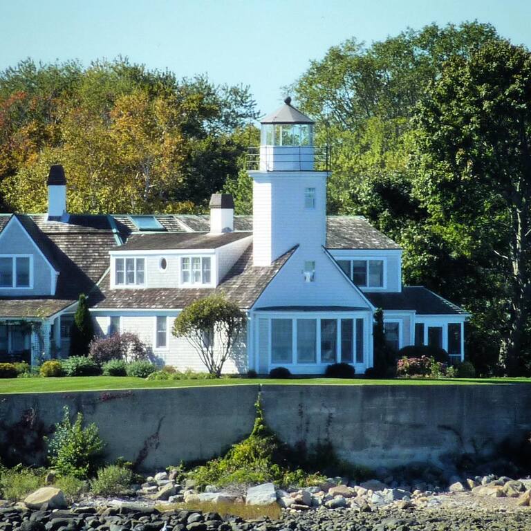 see the poplar point lighthouse