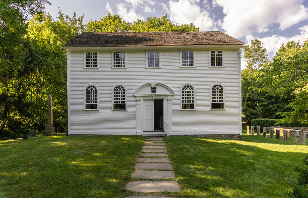 Old Narragansett Church Wickford front view