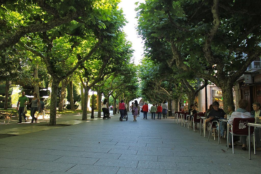 Summer on the "Paseo del Espolón"