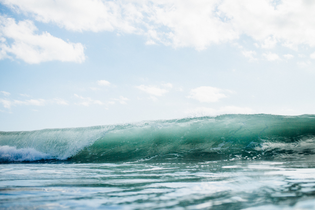 Rolling wave (Unsplash)